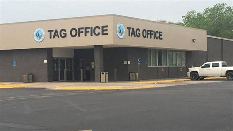 hutchinson kansas tag office